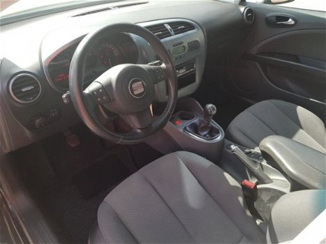 Seat Leon - 1.6 Stylance Clima / Cruise / LM / Elek. ramen + spiegels / Trekhaak - 1