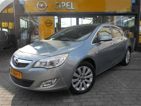 Opel Astra - 2.0CDTI Cosmo 5-drs 165pk navi / ecc / 1500 kg trekgewicht - 1