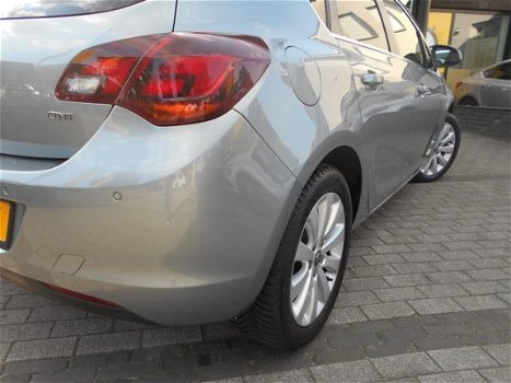 Opel Astra - 2.0CDTI Cosmo 5-drs 165pk navi / ecc / 1500 kg trekgewicht - 1