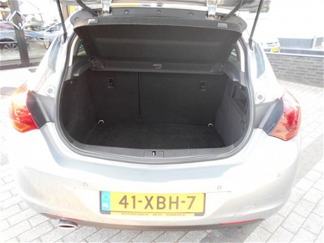 Opel Astra - 2.0CDTI Cosmo 5-drs 165pk navi / ecc / 1500 kg trekgewicht - 1