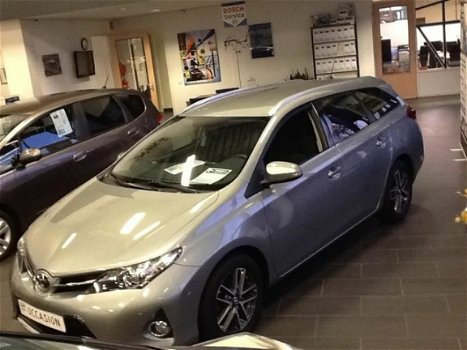 Toyota Auris Touring Sports - 1.6 Trend Top 5 editie Navi, zelf insturend parkeer, 1300 kg trekgewic - 1