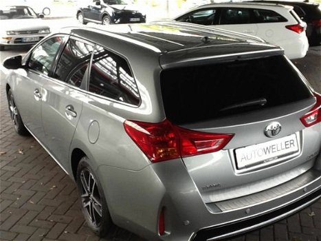 Toyota Auris Touring Sports - 1.6 Trend Top 5 editie Navi, zelf insturend parkeer, 1300 kg trekgewic - 1