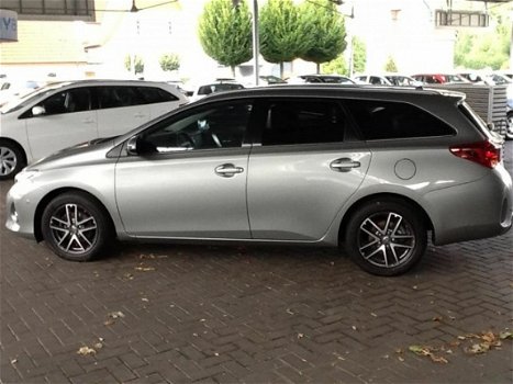 Toyota Auris Touring Sports - 1.6 Trend Top 5 editie Navi, zelf insturend parkeer, 1300 kg trekgewic - 1