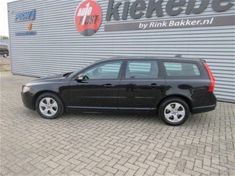 Volvo V70 - 2.4 D5 KINETIC - 1