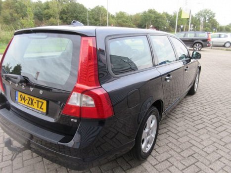 Volvo V70 - 2.4 D5 KINETIC - 1