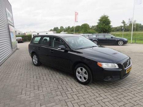 Volvo V70 - 2.4 D5 KINETIC - 1