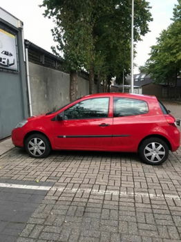 Renault Clio - 1.2 benzine zeer nette auto nieuwe apk inruil mogelijk topstaat dealer onderhouden - 1