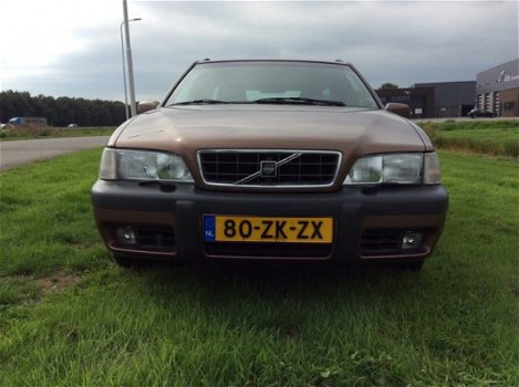 Volvo V70 - XC 2.5 T AWD NWE APK HANDBAK PLAATJE - 1