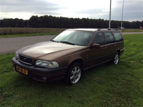 Volvo V70 - XC 2.5 T AWD NWE APK HANDBAK PLAATJE - 1