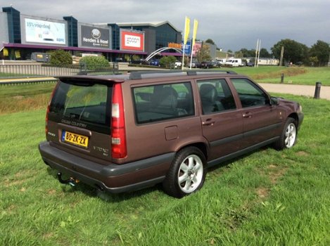 Volvo V70 - XC 2.5 T AWD NWE APK HANDBAK PLAATJE - 1