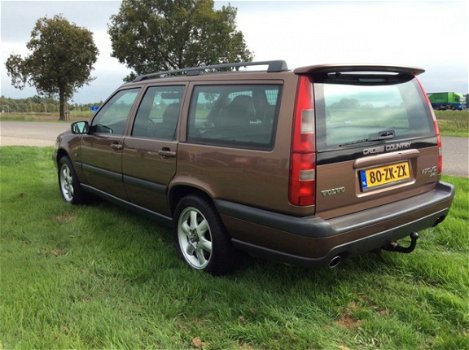 Volvo V70 - XC 2.5 T AWD NWE APK HANDBAK PLAATJE - 1