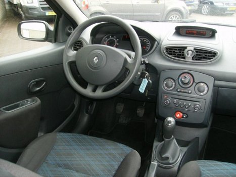 Renault Clio - 1.2I-16V Special Line - 1