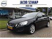 Volvo V60 - 2.0 D3 / 5 Cilinder / Momentum / Automaat / Leer / Navigatie / 17'' / PDC voor & achter - 1 - Thumbnail