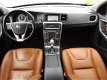 Volvo V60 - 2.0 D3 / 5 Cilinder / Momentum / Automaat / Leer / Navigatie / 17'' / PDC voor & achter - 1 - Thumbnail