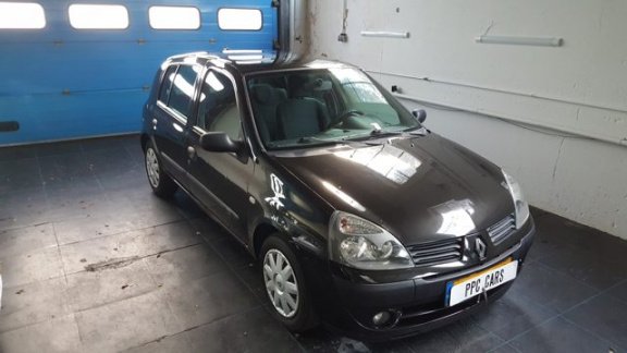 Renault Clio - 1.2-16V AUTHENTIQUE BASIS 5 Deurs jaar APK NAP - 1