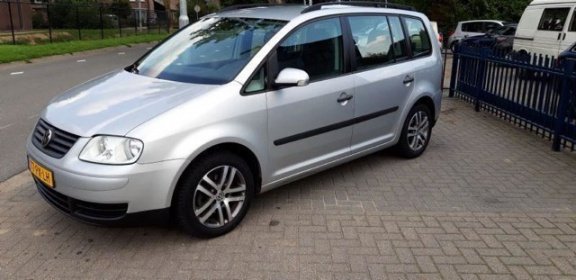 Volkswagen Touran - 1.6-16V FSI - 1