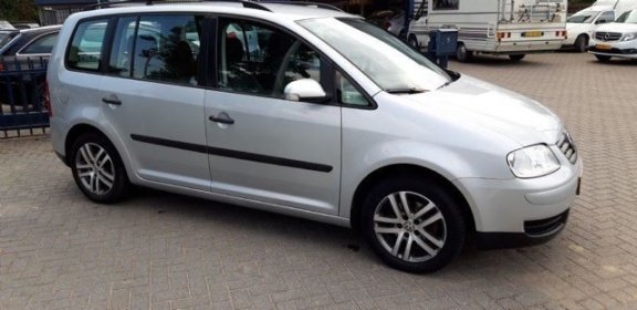 Volkswagen Touran - 1.6-16V FSI - 1