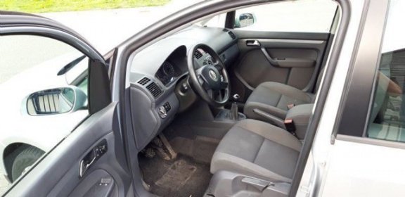 Volkswagen Touran - 1.6-16V FSI - 1