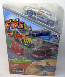 1:43 Bburago 30048 Street Fire Open & Play Set inkl. Subaru Impreza