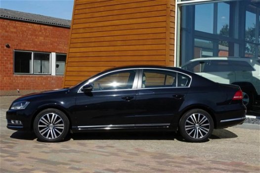 Volkswagen Passat - 1.4 TSI Comfort Executive Line BlueMotion - 1