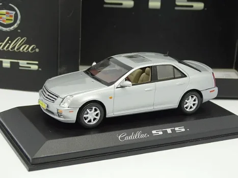 1:43 Norev 910015 CADILLAC STS sedan silver - 1