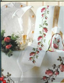 borduurpatroon 393 geurzakje,kleedje,tafelloper met rozen - 1