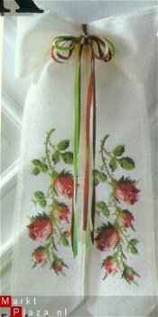 borduurpatroon 393 geurzakje,kleedje,tafelloper met rozen - 2