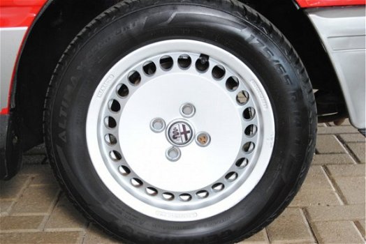 Alfa Romeo 33 - RED 1.3 S voorzien van 1.7 8v motor met dubbele cabarateur Zeer netjes - 1