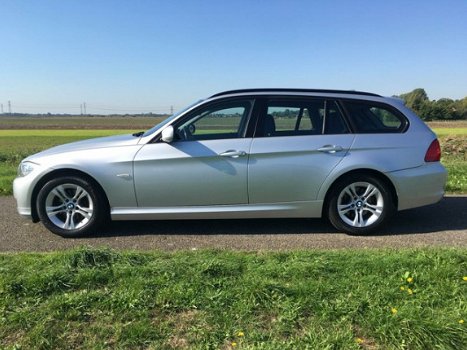 BMW 3-serie Touring - 318I BUSINESS LINE Navi/Clima/Cruise/Xenon - 1