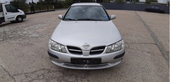 Nissan Almera - 1.5 Comfort saloon 5drs 2001 Airco - 1