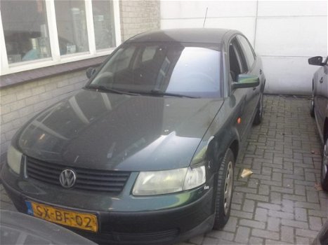 Volkswagen Passat - 1.8-5V Trendline - 1