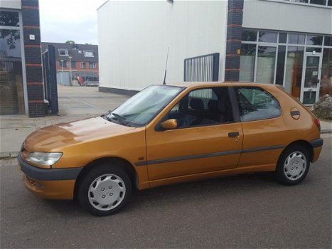 Peugeot 306 - 1 jaar apk 1.4 XN koopje - 1