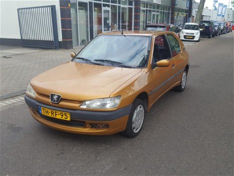 Peugeot 306 - 1 jaar apk 1.4 XN koopje - 1