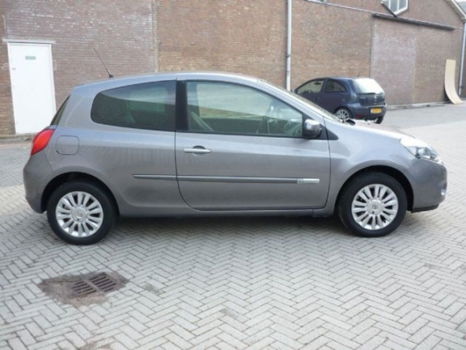 Renault Clio - 1.2 Tce collection Airco Nieuwstaat 6 mnd GARANTIE bj 2010 - 1