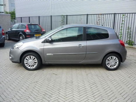 Renault Clio - 1.2 Tce collection Airco Nieuwstaat 6 mnd GARANTIE bj 2010 - 1