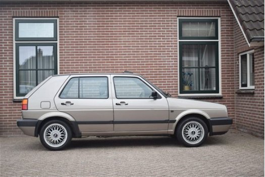 Volkswagen Golf - 1.6 70pk Automaat GL 5drs. Als nieuw Historie aanwezig Mooi voor de liefhebber - 1