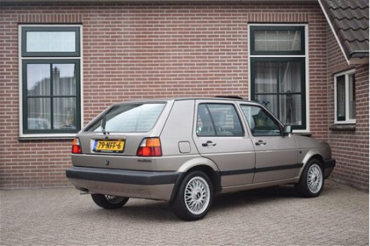 Volkswagen Golf - 1.6 70pk Automaat GL 5drs. Als nieuw Historie aanwezig Mooi voor de liefhebber - 1