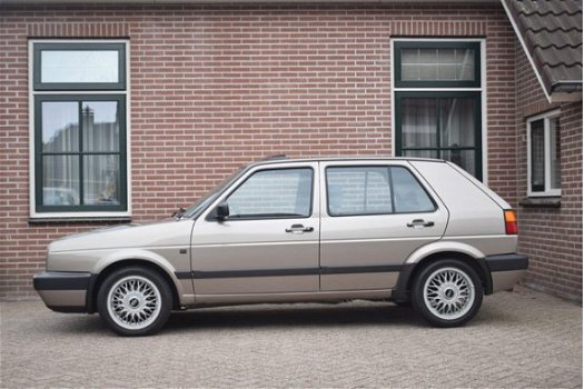 Volkswagen Golf - 1.6 70pk Automaat GL 5drs. Als nieuw Historie aanwezig Mooi voor de liefhebber - 1