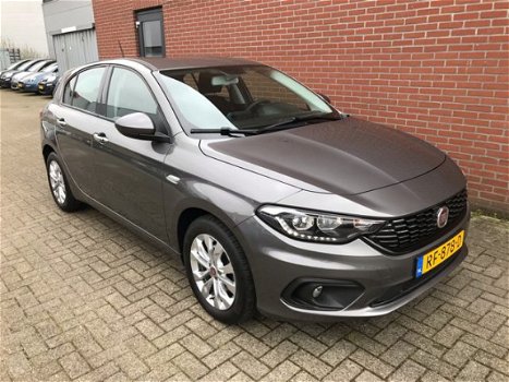 Fiat Tipo. - 1.4 T-Jet 120pk HB Business Navigatie, LM-velgen - 1