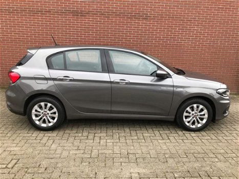 Fiat Tipo. - 1.4 T-Jet 120pk HB Business Navigatie, LM-velgen - 1