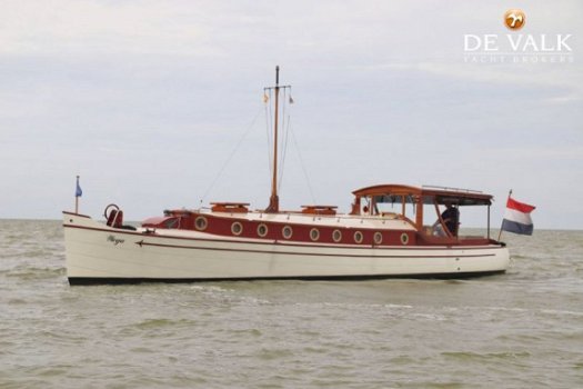 Classic Saloon Boat - 5