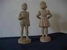 2 terracotta beeldjes gemerkt, jaren '50