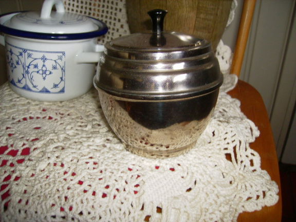 tabakspot, chroom met bakelieten knopje - nr. 1