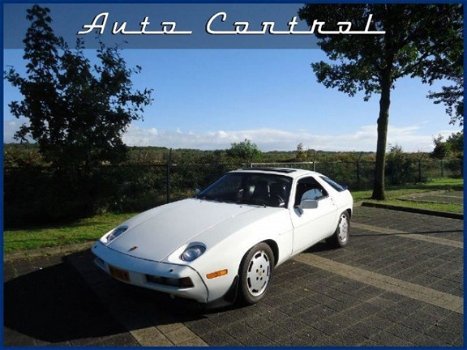 Porsche 928 - 