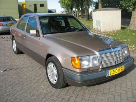 Mercedes-Benz 200-serie - W124 200 E Bieden - 1