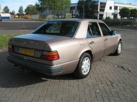 Mercedes-Benz 200-serie - W124 200 E Bieden - 1