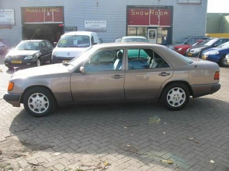 Mercedes-Benz 200-serie - W124 200 E Bieden - 1