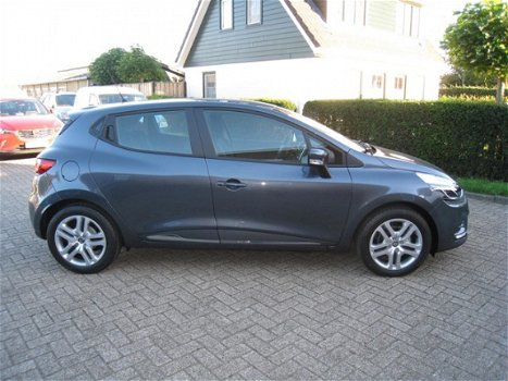 Renault Clio - 1.5 DCI 66KW 5-DRS ZEN R-link Navigatie - 1