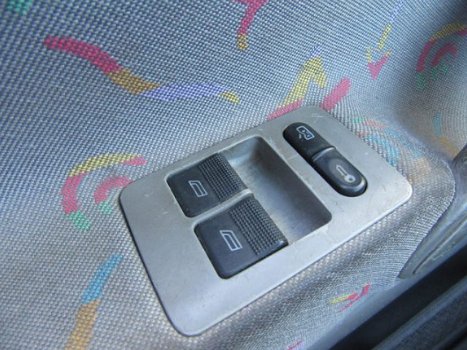Seat Arosa - 1.4 i Zwart (occasion) Airbags , Radio/cd, Stuurbekrachtiging - 1