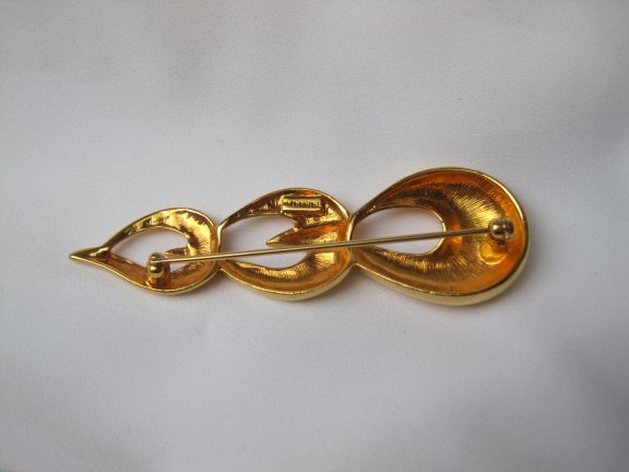 Broche Trifari Crown goudkleurig fantasie model 7.2x2.2 cm - Afbeelding 2